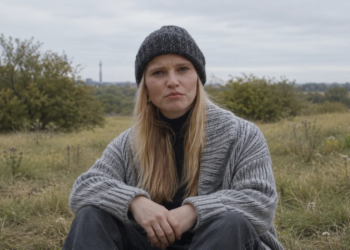 Nederlands topmodel Lara Stone deelt hartverscheurend nieuws: ‘Dit is een enorme schok’