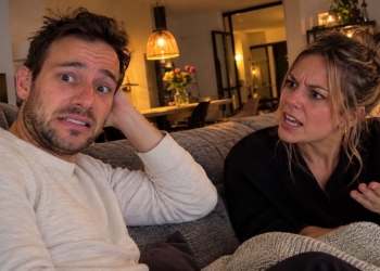 Man stelt vrouw simpele vraag, maar krijgt daar meteen spijt van!