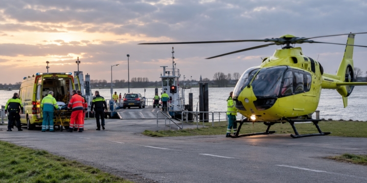 Noodlottig ongeval bij veerpont: man overlijdt na ongeluk met vrouw en kind